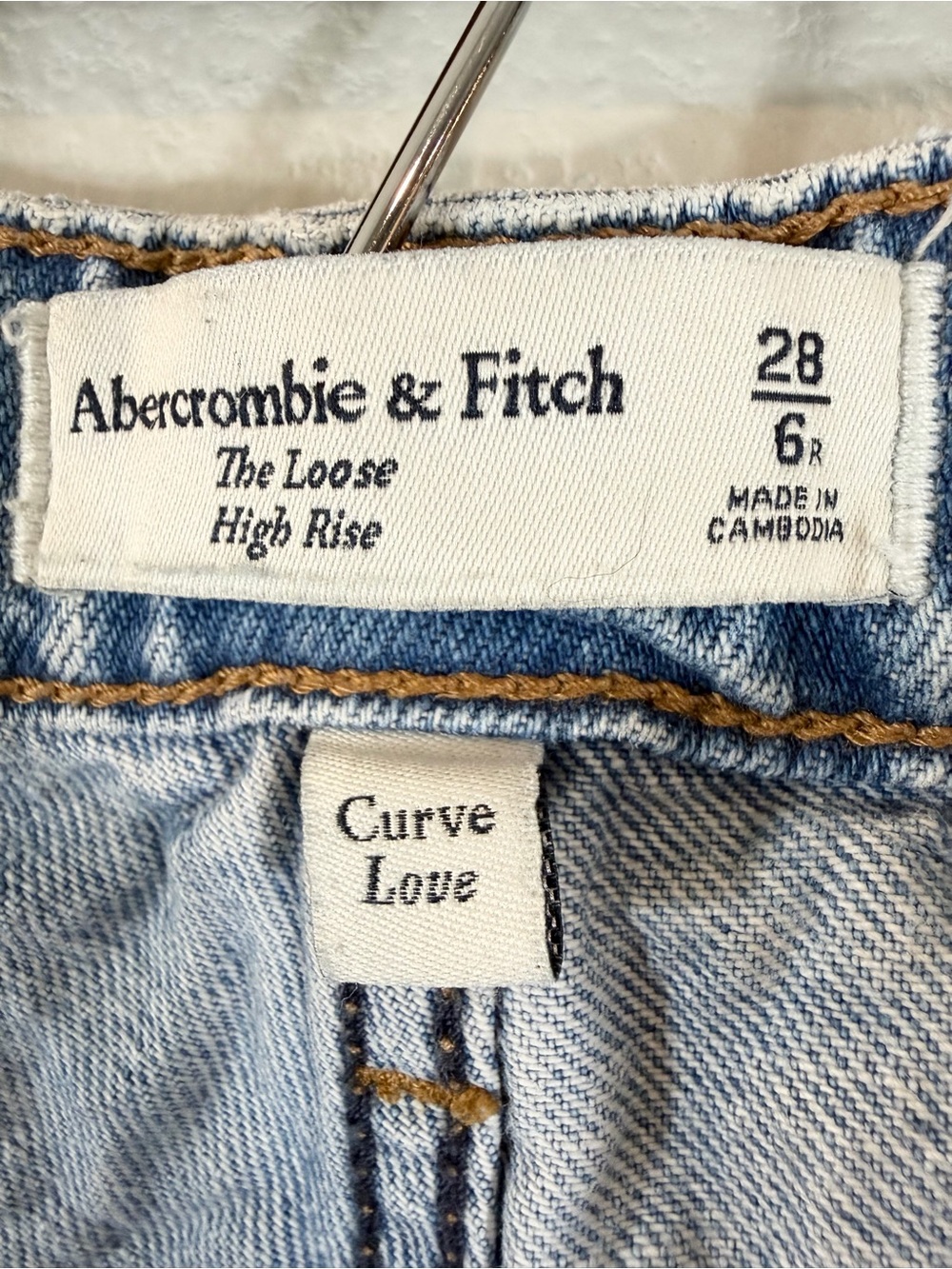 Abercrombie & Fitch Loose High Rise Jeans Size 28/6 Light Wash Rigid Denim - Picture 7 of 12